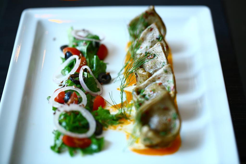 Vivanta Chennai It Expressway Omr Εξωτερικό φωτογραφία A prepared dish of halibut
