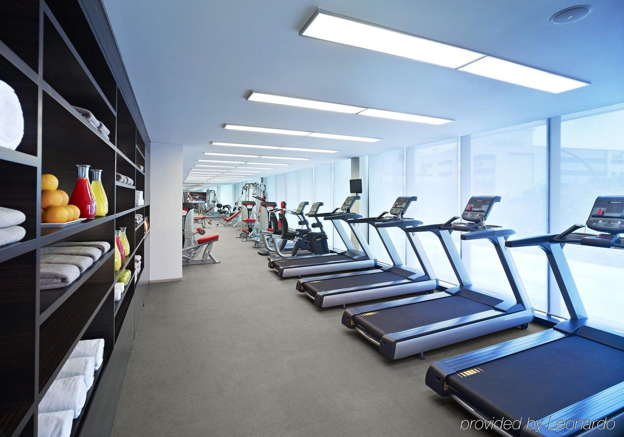 Vivanta Chennai It Expressway Omr Εξωτερικό φωτογραφία The gym at the Mandarin Oriental, Hong Kong